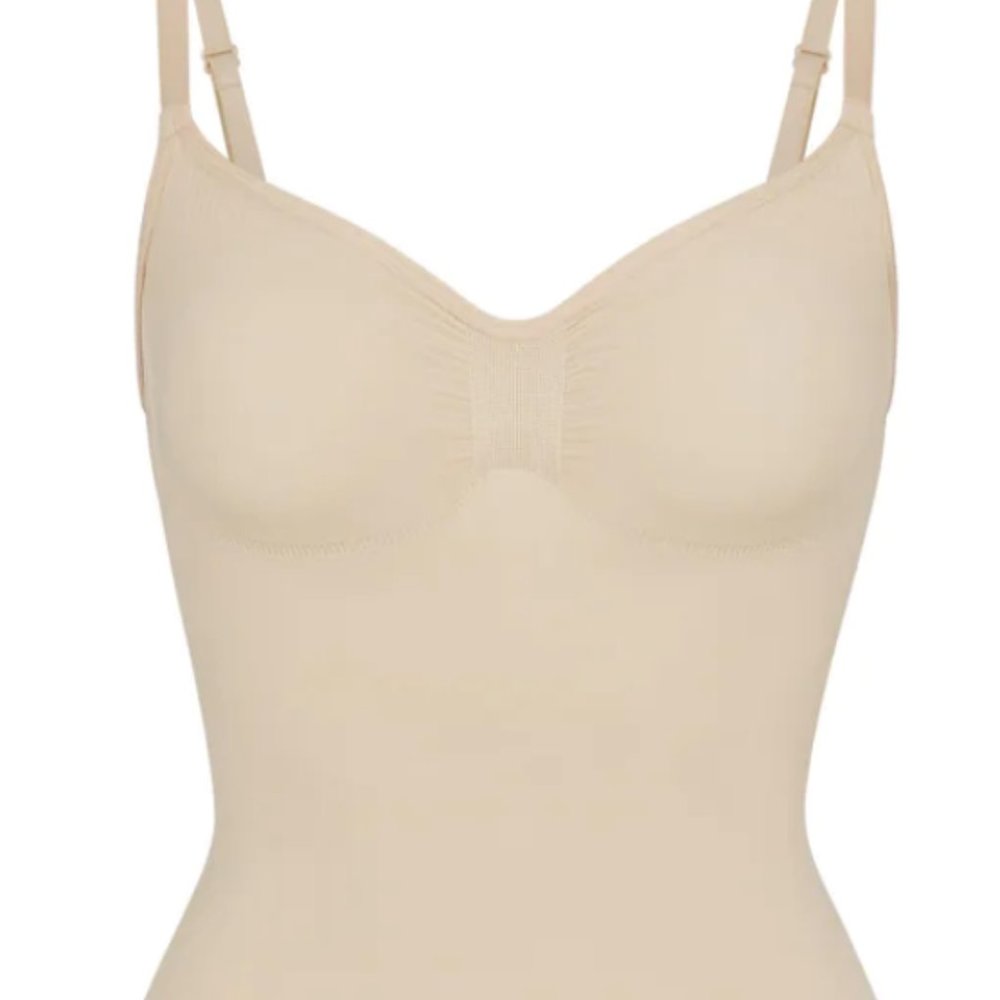 (1211) NWT - SKIMS Mid Thigh Bodysuit -Sand